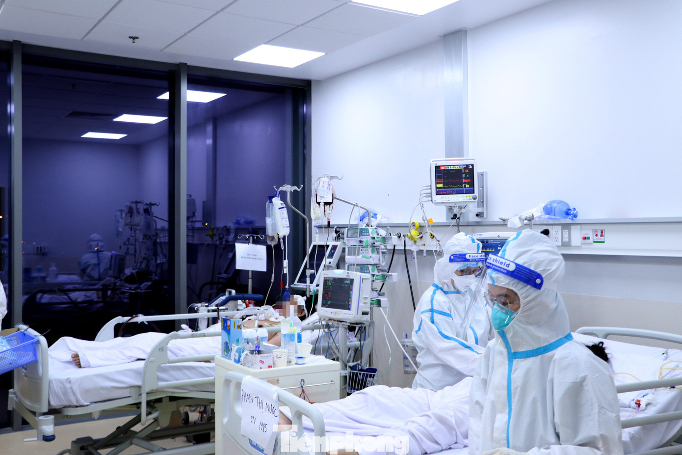 Trong đó, có nhiều phụ nữ mang thai từ tuần thứ 20 đến tuần thứ 28, mắc COVID-19 nặng dẫn đến suy hô hấp, phải thở máy. Trong đó, có nhiều phụ nữ mang thai từ tuần thứ 20 đến tuần thứ 28, mắc COVID-19 nặng dẫn đến suy hô hấp, phải thở máy.