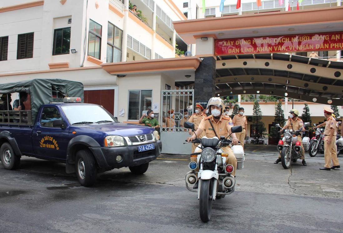 Sau 30/9, Tổ 363 sẽ tuần tra 24/24 để trấn áp tội phạm. Sau 30/9, Tổ 363 sẽ tuần tra 24/24 để trấn áp tội phạm.