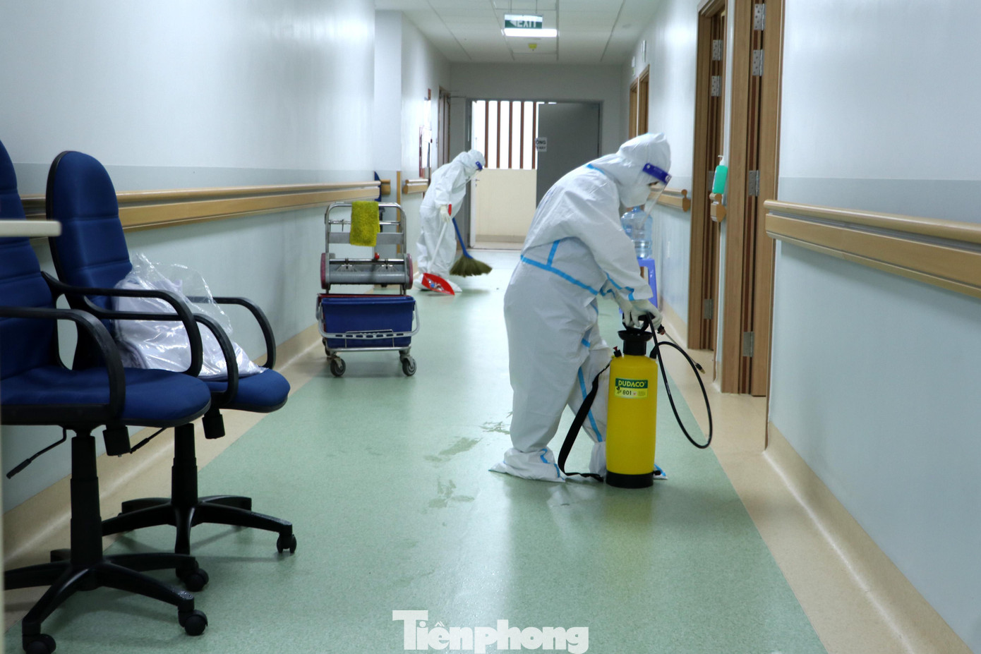 Thời gian qua, các tình nguyện viên tôn giáo đã làm tốt các công việc do bệnh viện điều phối, giúp y bác sĩ có thêm điều kiện làm tốt công việc chăm sóc, điều trị cho bệnh nhân. Bên cạnh sự hỗ trợ, giúp đỡ về chuyên môn, các tình nguyện viên tôn giáo còn mang đến cho lực lượng y bác sĩ, bệnh nhân sự hỗ trợ tinh thần, niềm lạc quan tạo thêm năng lượng cuộc sống. Qua đó, góp phần tích cực cho công tác điều trị bệnh nhân COVID-19. Thời gian qua, các tình nguyện viên tôn giáo đã làm tốt các công việc do bệnh viện điều phối, giúp y bác sĩ có thêm điều kiện làm tốt công việc chăm sóc, điều trị cho bệnh nhân. Bên cạnh sự hỗ trợ, giúp đỡ về chuyên môn, các tình nguyện viên tôn giáo còn mang đến cho lực lượng y bác sĩ, bệnh nhân sự hỗ trợ tinh thần, niềm lạc quan tạo thêm năng lượng cuộc sống. Qua đó, góp phần tích cực cho công tác điều trị bệnh nhân COVID-19.