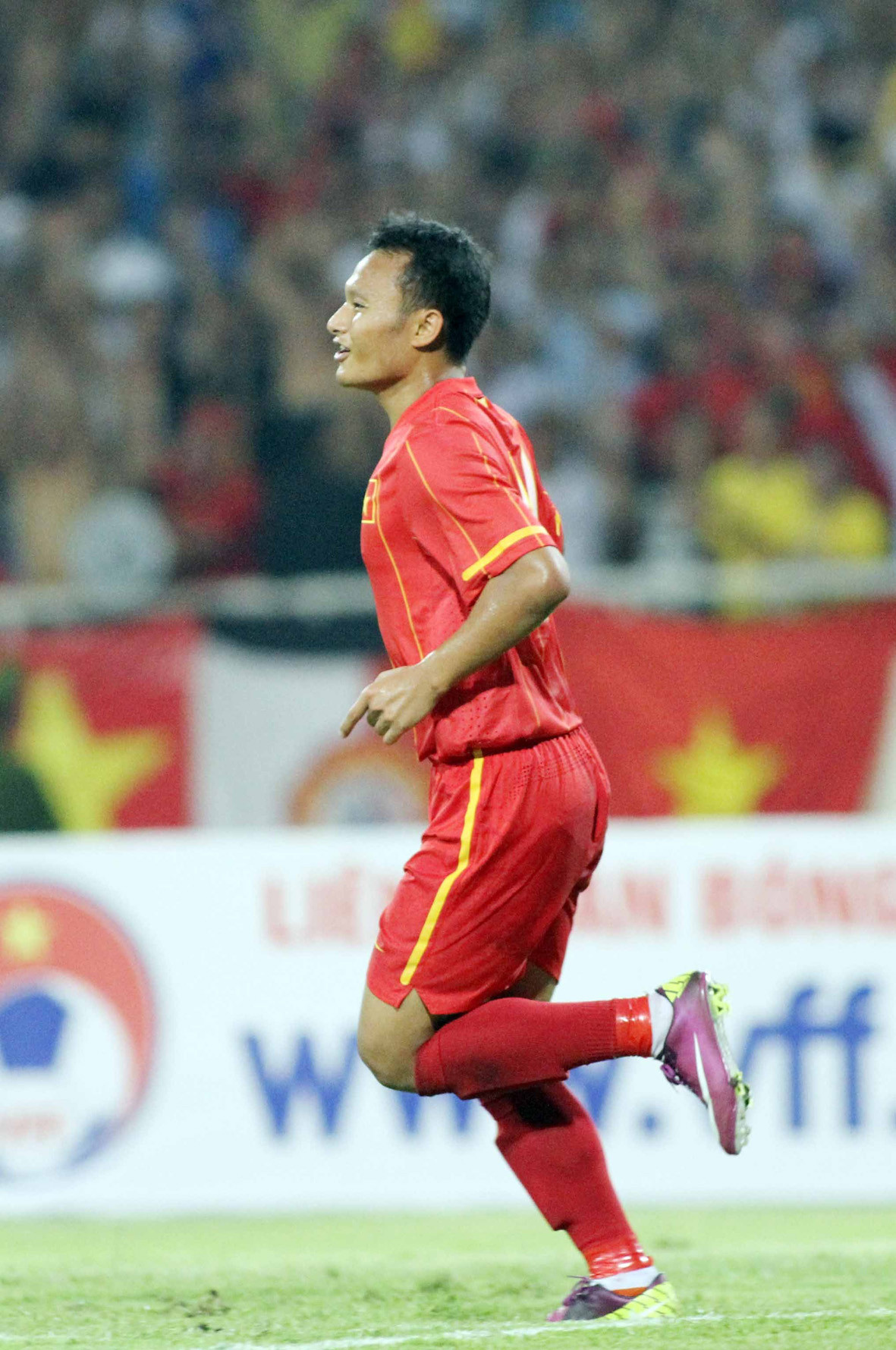 Trọng Hoàng mừng bàn thắng quân bình tỷ số. Ảnh: VSI