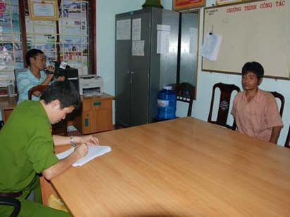 Bước đầu, cả Hồ Văn Công và Hồ Văn Thành đều đã thừa nhận hành vi giết người man rợ của mình - Ảnh: Nguyễn Phúc