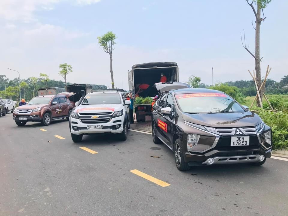 Cũng trong thời gian Hà Nội giãn cách xã hội, đội "Xe 0 đồng" với khoảng 50 tài xế không chuyên đang ngày đêm hỗ trợ các đơn vị, đội nhóm thiện nguyện vận chuyển nhu yếu phẩm, trang thiết bị y tế chống dịch miễn phí.