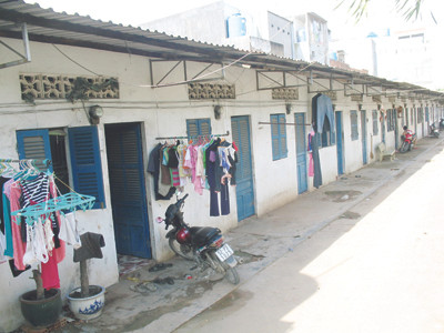 Dãy trọ trên đường Bùi Văn Ba nơi chị Phượng thuê trọ cũng bị trộm ghé thăm trong dịp Tết. Ảnh: L.N