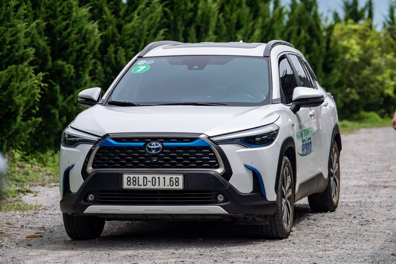 Toyota Corolla Cross bản 1.8 HEV là mẫu xe hybrid có khả năng tiết kiệm nhiên liệu ấn tượng.