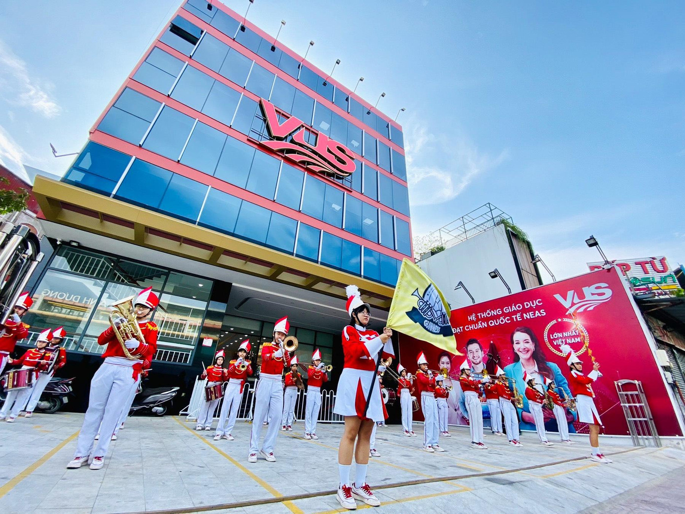 Địa chỉ: 988 Nguyễn Kiệm, phường 03, quận Gò Vấp, Tp.HCM Hotline: 028 3894 1888