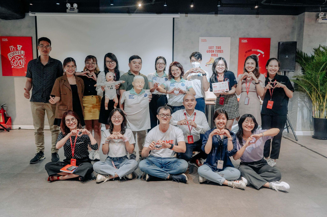 Nhân viên Home Credit tại buổi Wellness Talk về Kỹ năng sơ cấp cứu