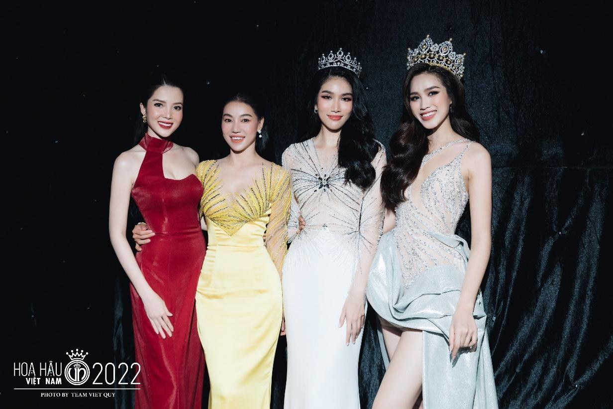 Hoa hậu Đỗ Hà, Á hậu Phương Anh, bà Phạm Kim Dung