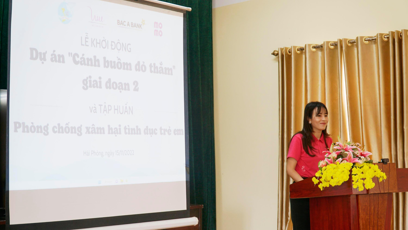 Bà Trần Thị Như Trang phát biểu tại buổi lễ Bà Trần Thị Như Trang phát biểu tại buổi lễ