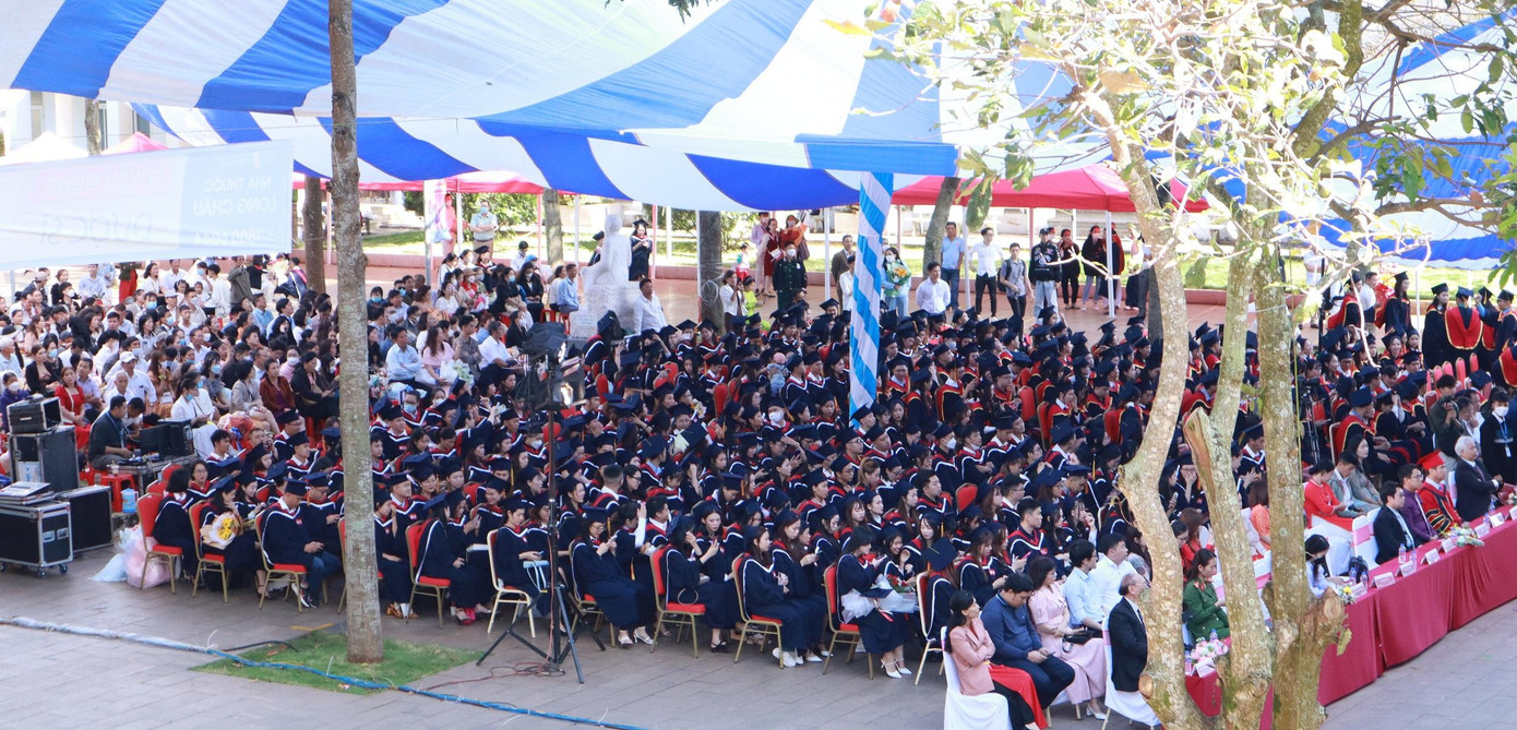 Sinh viên dự lễ tốt nghiệp