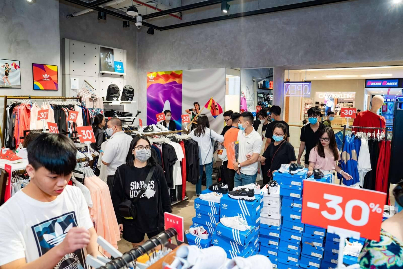 Mức ưu đãi khủng áp dụng tại các gian hàng được giới trẻ yêu thích Mức ưu đãi khủng áp dụng tại các gian hàng được giới trẻ yêu thích