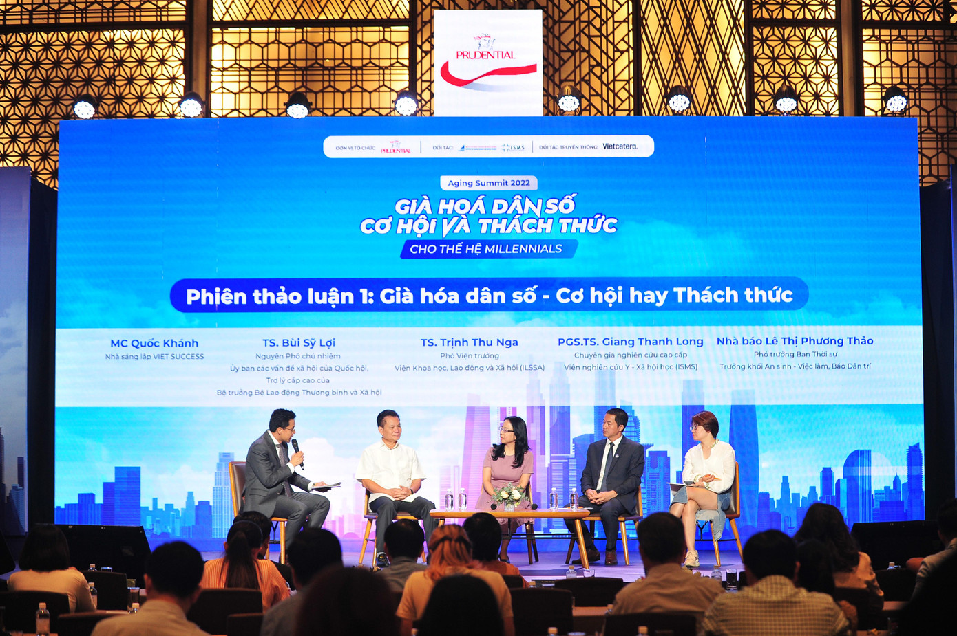 Phiên thảo luận “Già hóa dân số: Cơ hội hay thách thức?”