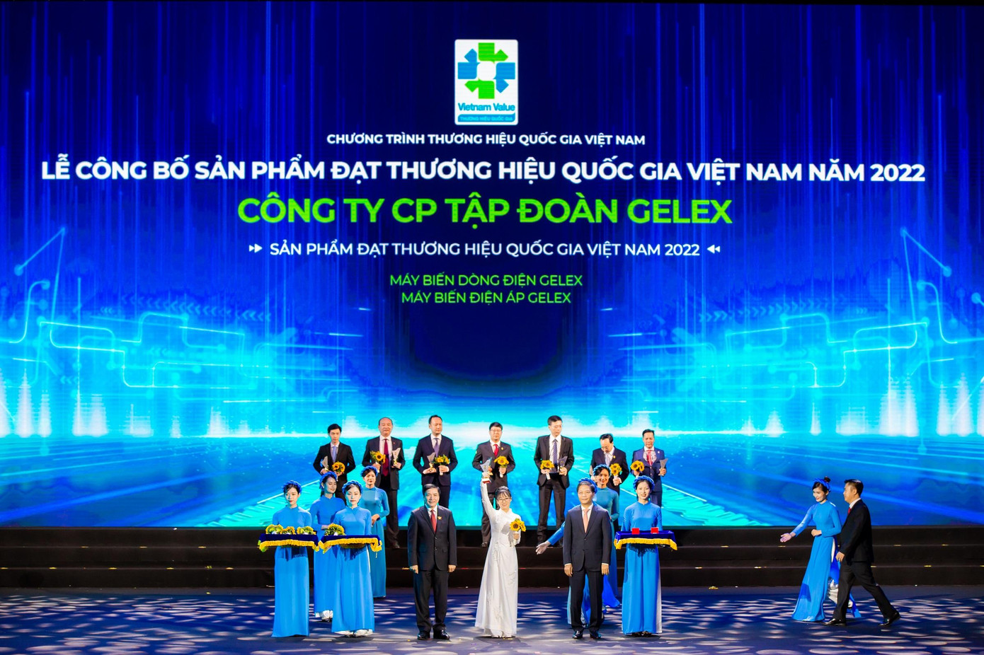 Đại diện Tập đoàn GELEX nhận biểu trưng Thương hiệu Quốc gia Việt Nam năm 2022. Đại diện Tập đoàn GELEX nhận biểu trưng Thương hiệu Quốc gia Việt Nam năm 2022.