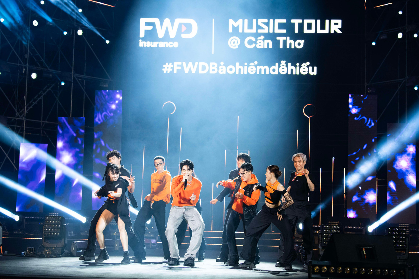 Mono đem nguồn năng lượng tươi mới đến FWD Music Tour Cần Thơ