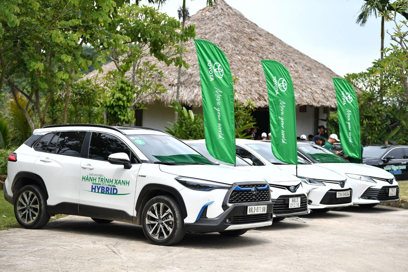 “Hành trình xanh cùng xe Hybrid” của Toyota Việt Nam là chương trình trải nghiệm xe đầu tiên tại nước ta chỉ thuần sản phẩm hybrid.