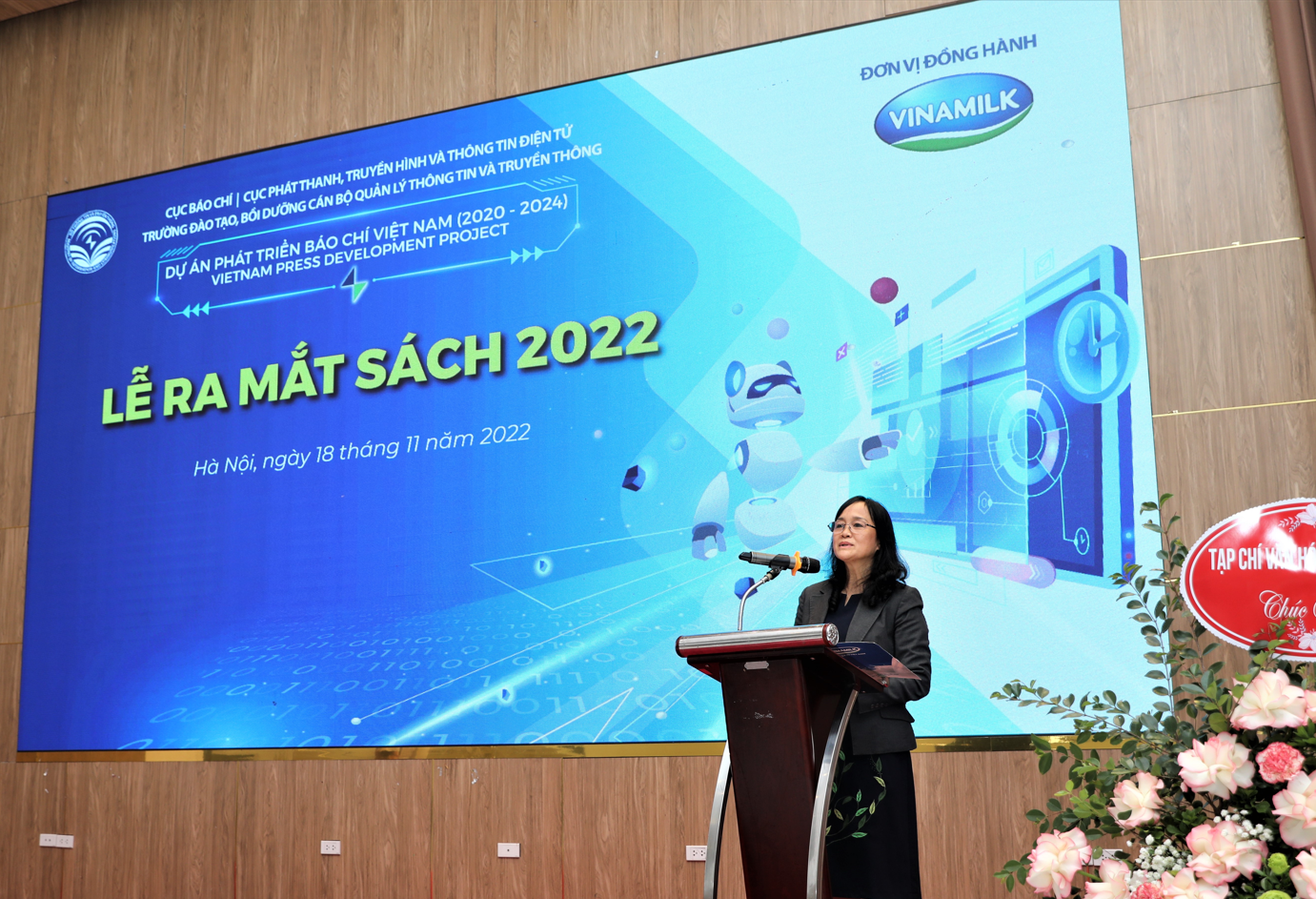 Đại diện công ty Vinamilk chia sẻ tại buổi Lễ ra mắt sách 2022