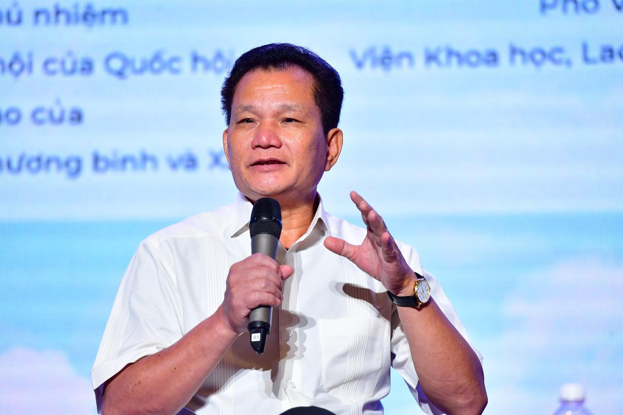 TS.Bùi Sỹ Lợi - Nguyên Phó chủ nhiệm Ủy ban Các vấn đề xã hội của Quốc hội phát biểu thảo luận tại hội thảo.