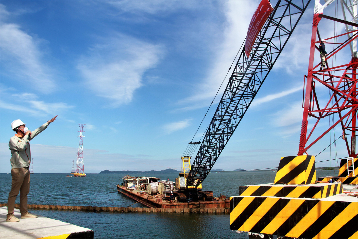 Những công trình đầu tư phát triển lưới điện đang gặp nhiều trở ngại khi bị cắt giảm chi phí vì lỗ