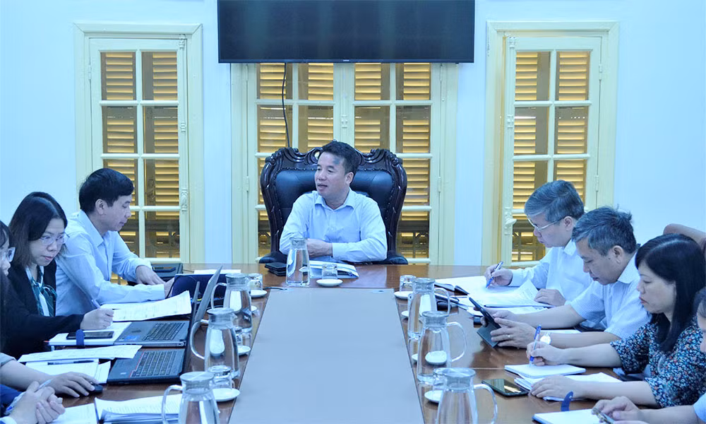 Tổng Giám đốc BHXH Việt Nam Nguyễn Thế Mạnh chỉ đạo các đơn vị của ngành chủ động tìm giải pháp gỡ vướng trong thanh quyết toán chi phí khám chữa bệnh BHYT.