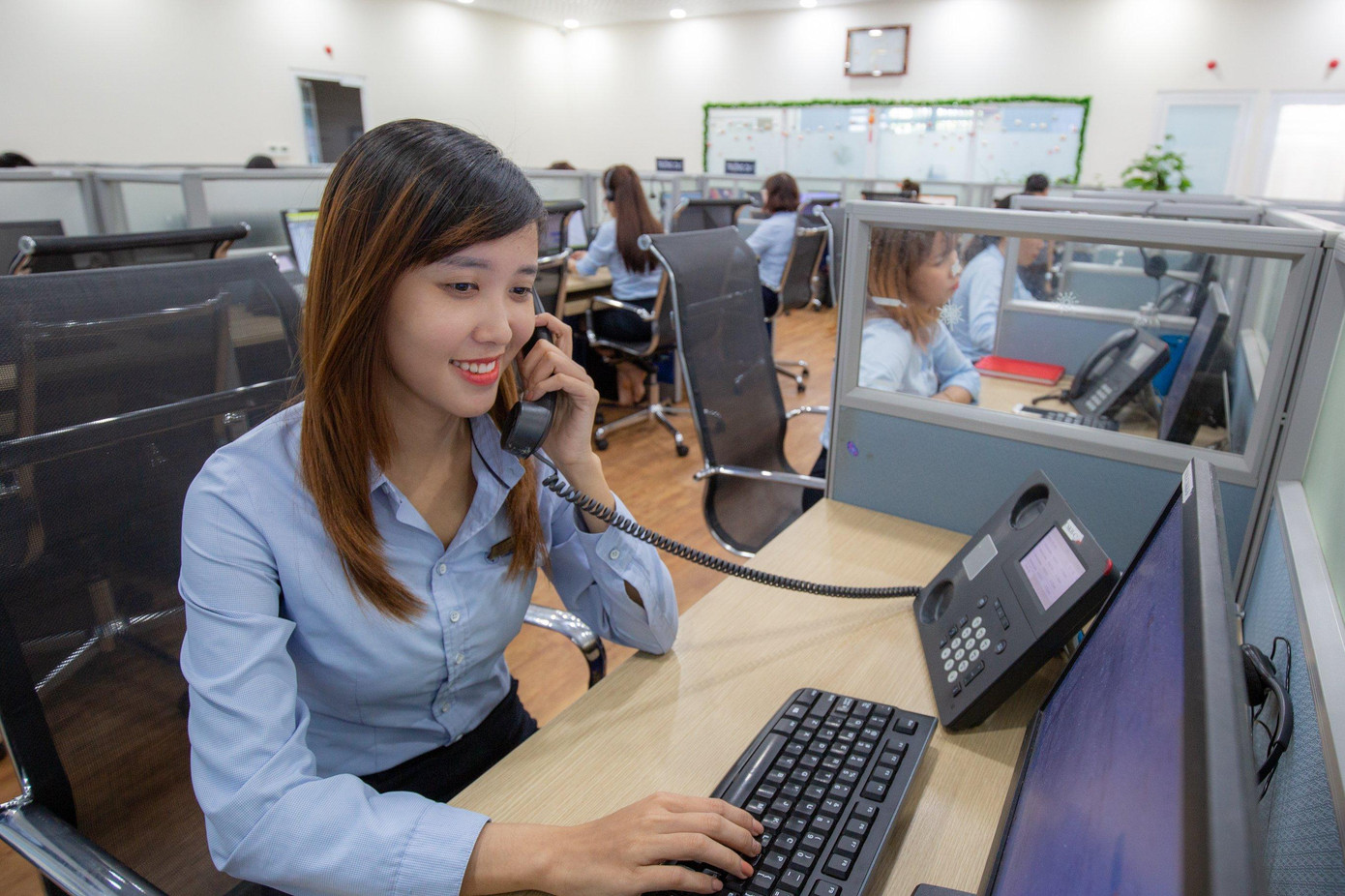 Để giảm bớt khó khăn trong sản xuất kinh doanh, EVN tạm chi lương cho CBCNV bằng 80% mức lương bình quân năm 2020. Để giảm bớt khó khăn trong sản xuất kinh doanh, EVN tạm chi lương cho CBCNV bằng 80% mức lương bình quân năm 2020.