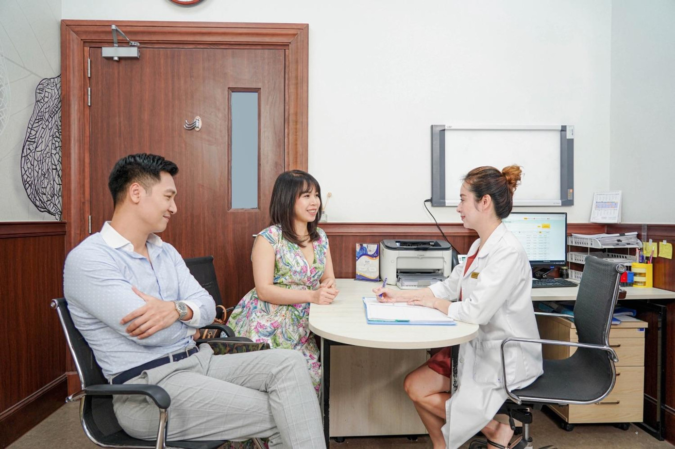 Gia đình Mạnh Trường vui mừng khi được thông báo sức khoẻ bé thứ 3