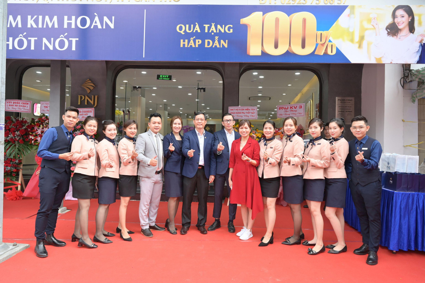 Hoạt động khai trương cửa hàng của PNJ.