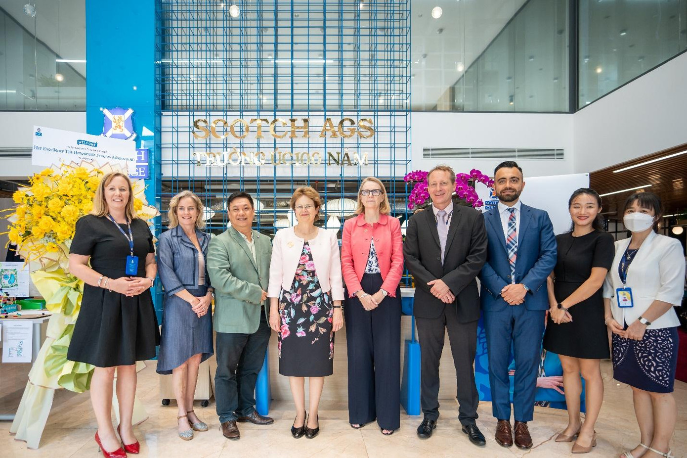 Thống đốc bang Nam Úc cùng chụp hình với ban lãnh đạo và khách mời tại sự kiện. Nguồn: Scotch AGS