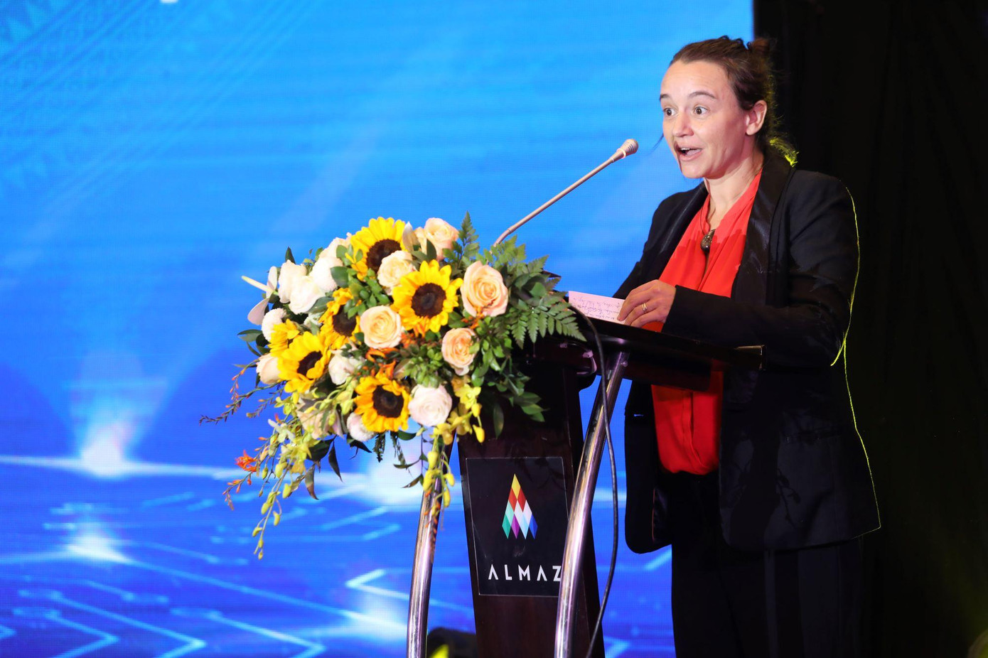 Bà Sophie Maysonnave - Tham tán Hợp tác và Hoạt động Văn hóa, Đại sứ quán Pháp tại Việt Nam ấn tượng với tư duy đột phá của Quỹ VINIF. Bà Sophie Maysonnave - Tham tán Hợp tác và Hoạt động Văn hóa, Đại sứ quán Pháp tại Việt Nam ấn tượng với tư duy đột phá của Quỹ VINIF.