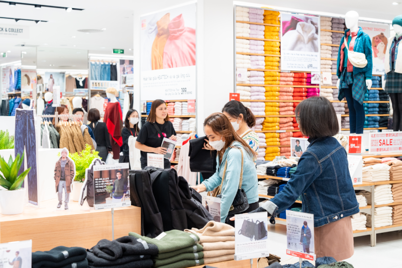 Uniqlo là một trong những thương hiệu dẫn đầu “đường đua”, tung ưu đãi tưng bừng đồng giá hàng loạt sản phẩm từ 199.000VNĐ Uniqlo là một trong những thương hiệu dẫn đầu “đường đua”, tung ưu đãi tưng bừng đồng giá hàng loạt sản phẩm từ 199.000VNĐ