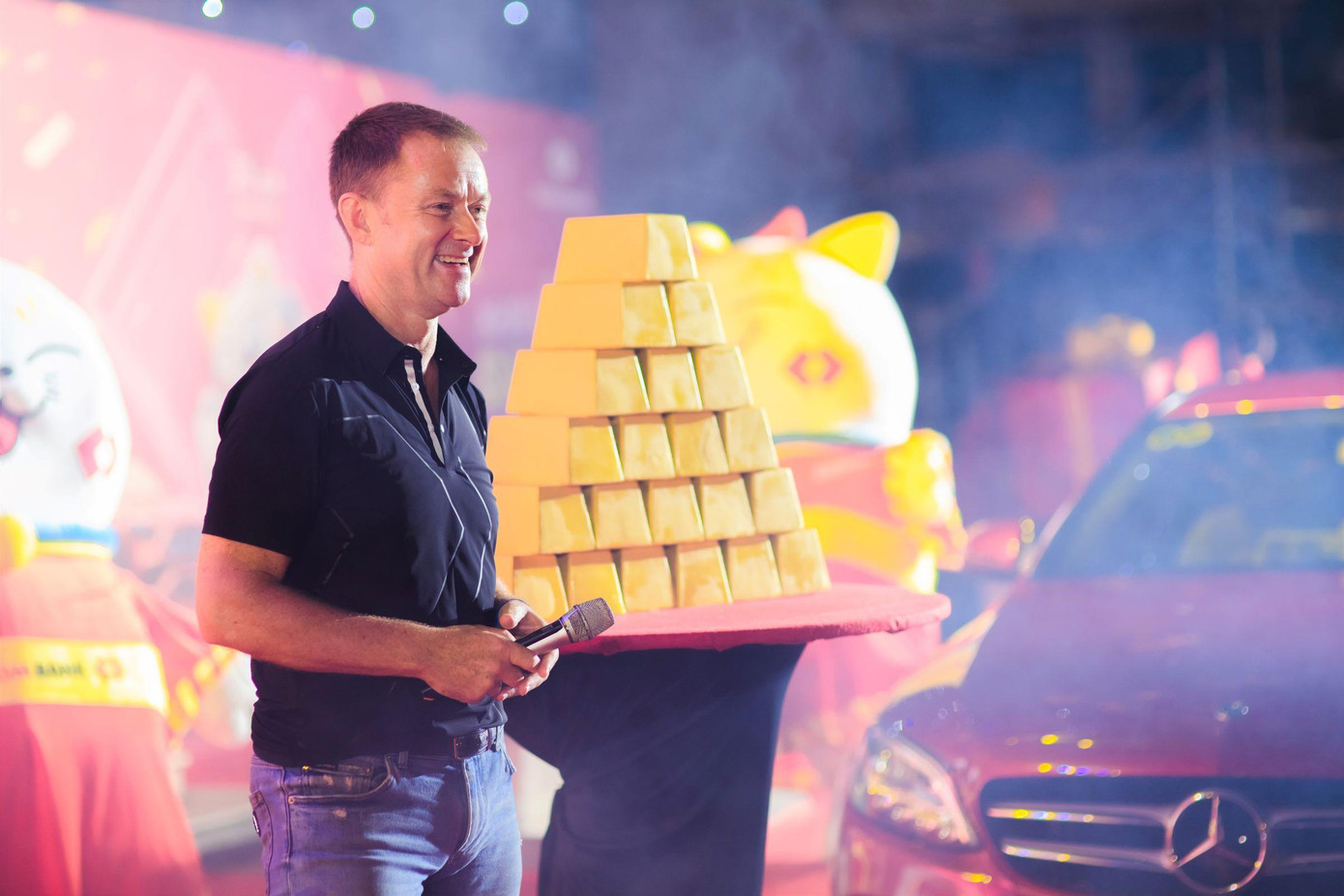 Giám đốc Khối Ngân hàng bán lẻ Techcombank Darren Buckley chia sẻ tại sự kiện ra mắt chương trình Giám đốc Khối Ngân hàng bán lẻ Techcombank Darren Buckley chia sẻ tại sự kiện ra mắt chương trình