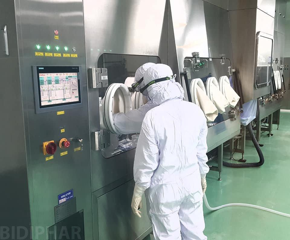 Dây chuyền sản xuất thuốc điều trị ung thư của Bidiphar hoàn toàn tự động với công nghệ cách ly, khép kín theo tiêu chuẩn Châu Âu.