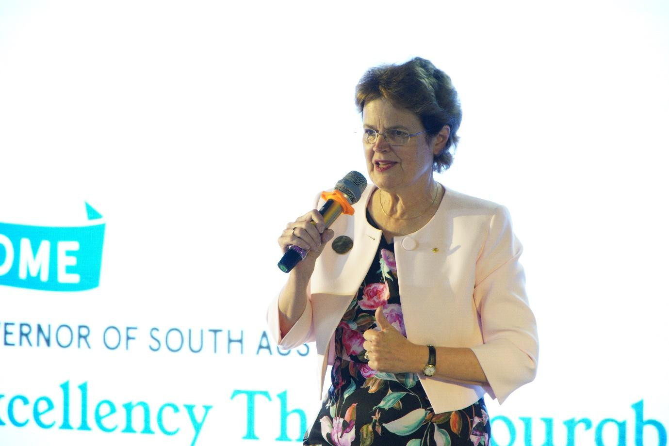 Thống đốc bang Nam Úc chia sẻ tại chuyến viếng thăm trường Scotch AGS. Nguồn: Scotch AGS