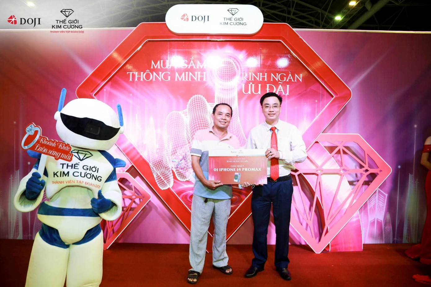 Anh Phạm Trần Dũng Lam - Khách hàng may mắn trúng Giải Nhất iPhone 14 Promax