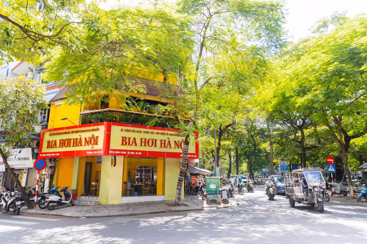 Một cửa hàng nằm trong hệ thống cửa hàng giới thiệu và kinh doanh các sản phẩm Bia Hơi Hà Nội