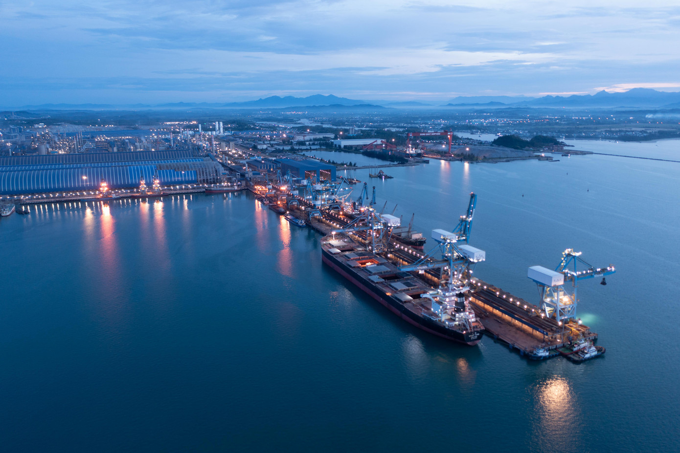 Toàn cảnh Khu liên hợp sản xuất gang thép Hòa Phát Dung Quất