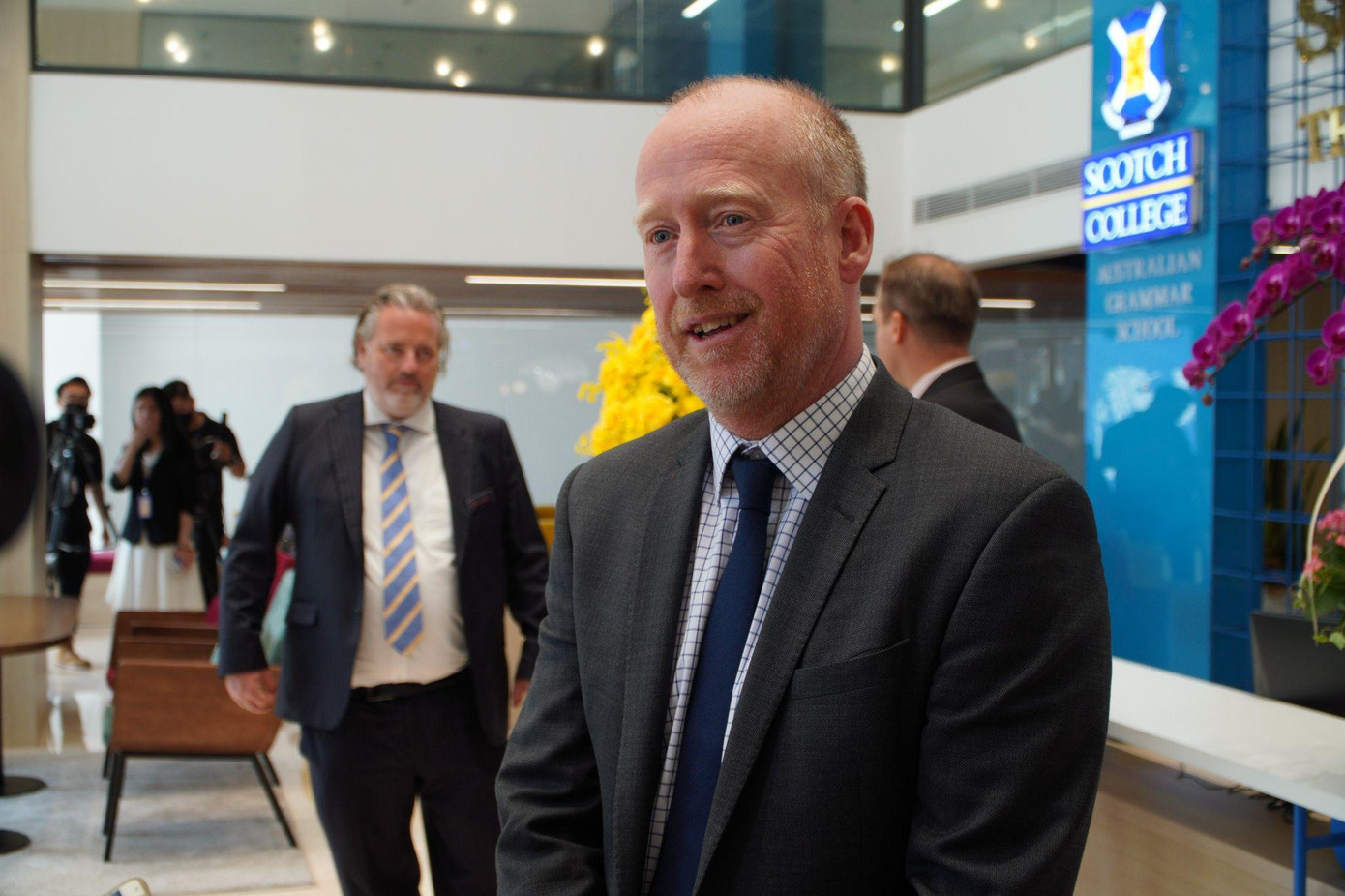 Ông Matt Taverner - Giám đốc điều hành SACE chia sẻ về chương trình học tại sự kiện. Nguồn: Scotch AGS