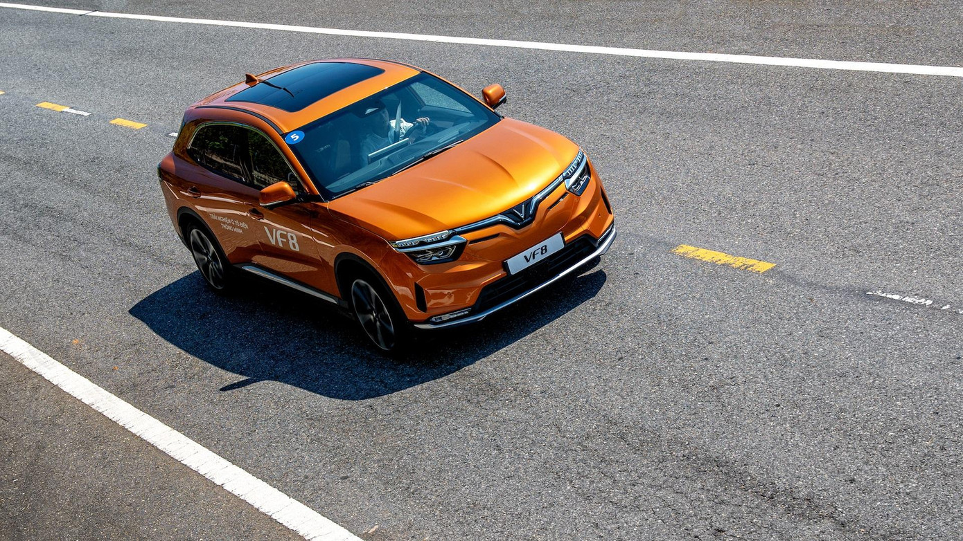 Khả năng vận hành mượt mà, ổn định và gia tốc mạnh mẽ là trải nghiệm khó quên với bất cứ ai khi cầm lái VF 8. Khả năng vận hành mượt mà, ổn định và gia tốc mạnh mẽ là trải nghiệm khó quên với bất cứ ai khi cầm lái VF 8.