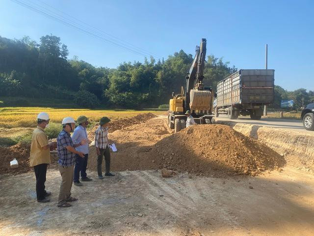 Nỗ lực xây dựng các tuyến đường giao thông -Ảnh: PV Nỗ lực xây dựng các tuyến đường giao thông -Ảnh: PV