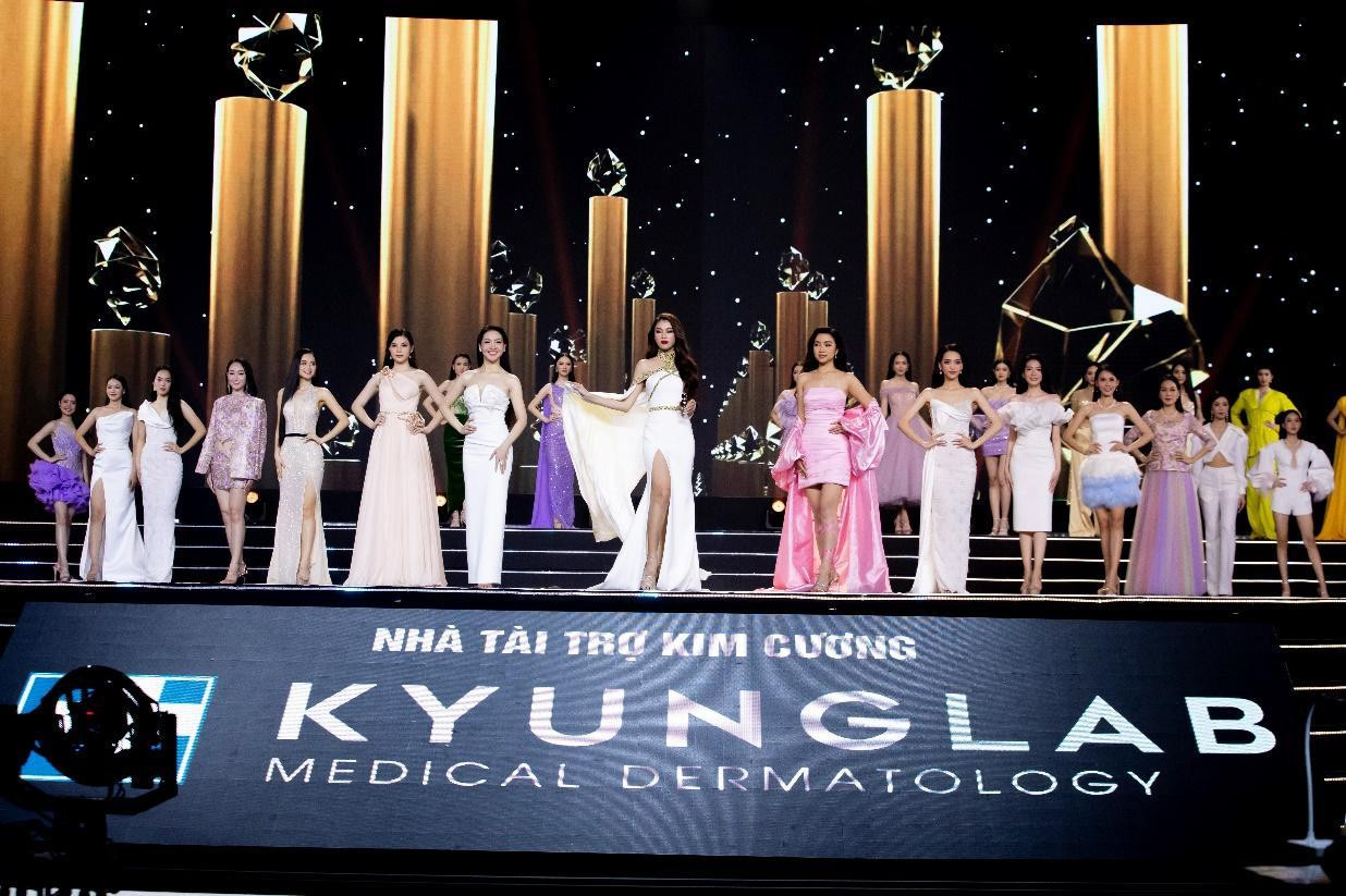 Sự xuất hiện của first face là Á hậu 1 Hoa hậu Việt Nam 2020 và Miss International 2022