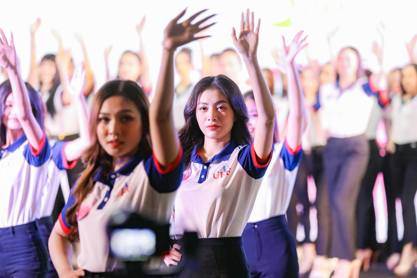 Phần trình diễn đồng phục UEF tạo ấn tượng cho người xem