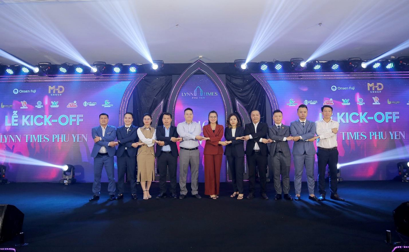 Nghi thức kick off Color Waves bùng nổ với sự tham gia của Chủ đầu tư Onsen Fuji, đơn vị phát triển MHD Group và 9 Đại lý phân phối chiến lược.