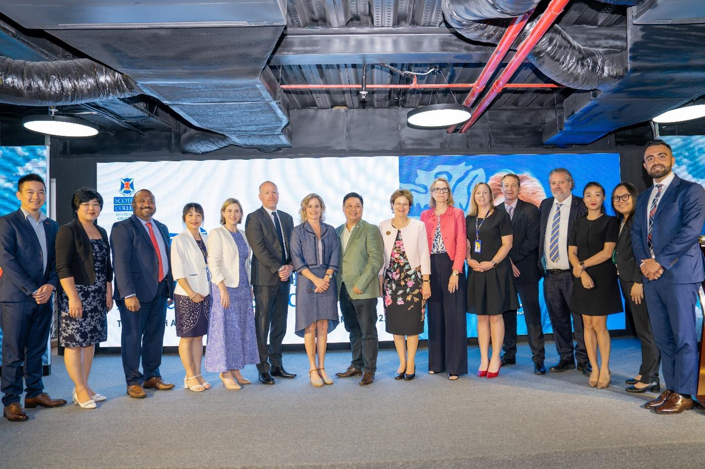 Phái đoàn Thống đốc bang Nam Úc trong chuyến thăm đến trường Scotch AGS. Nguồn: Scotch AGS