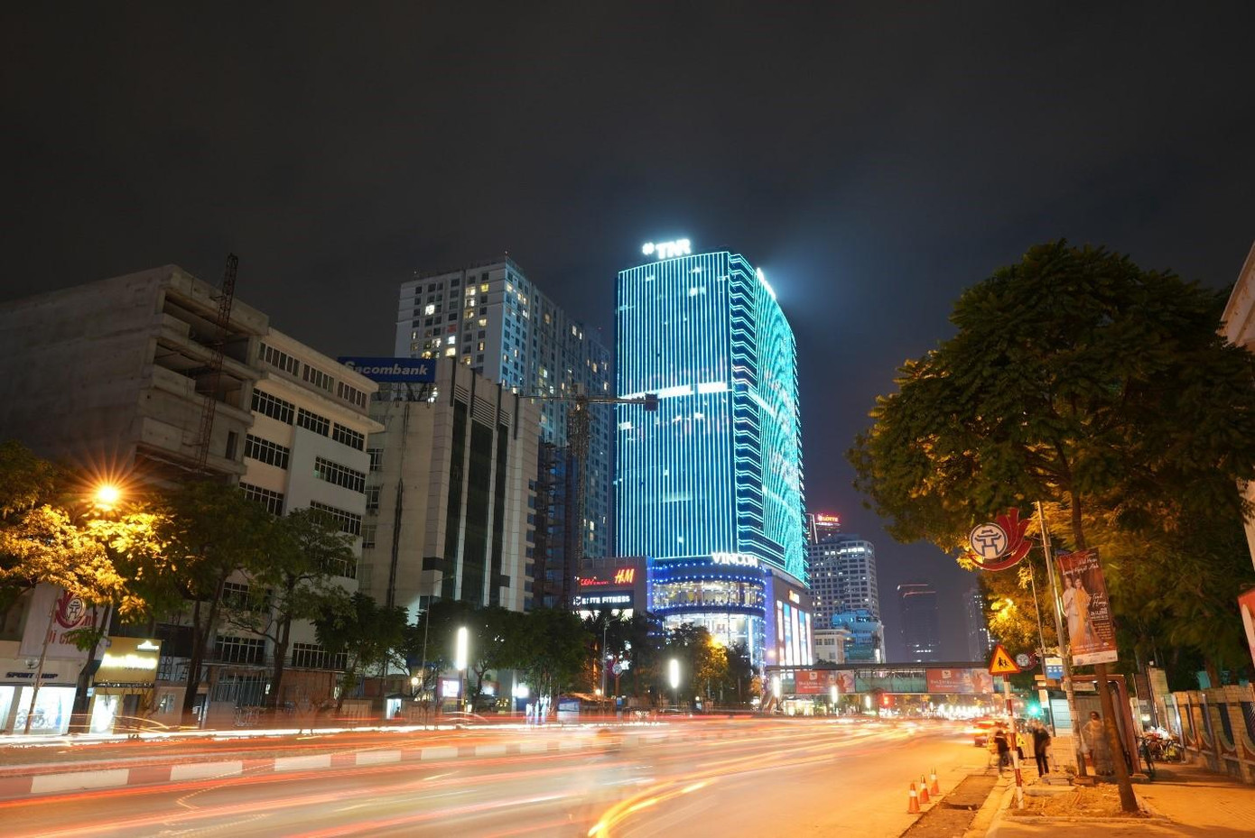 Tòa nhà TNR Tower – trụ sở Tập đoàn TNG Holdings Vietnam là một trong 6 địa điểm được lựa chọn tại Việt Nam tham gia chiến dịch phủ xanh năm 2022