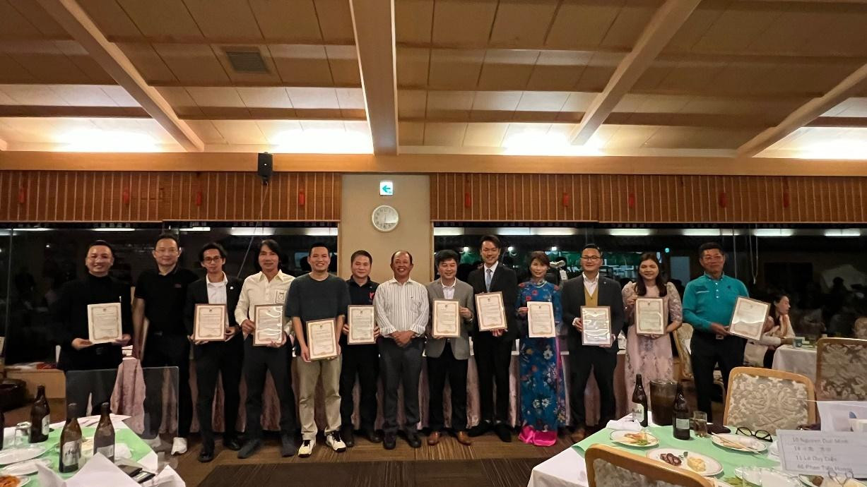 Nhà tài trợ và các mạnh thường quân nhận thư cảm ơn của Hội golf VGAJ