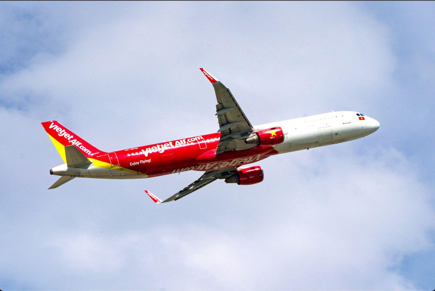 Vietjet khôi phục lại đường bay thường lệ giữa Hà Nội, TPHCM với Cao Hùng.