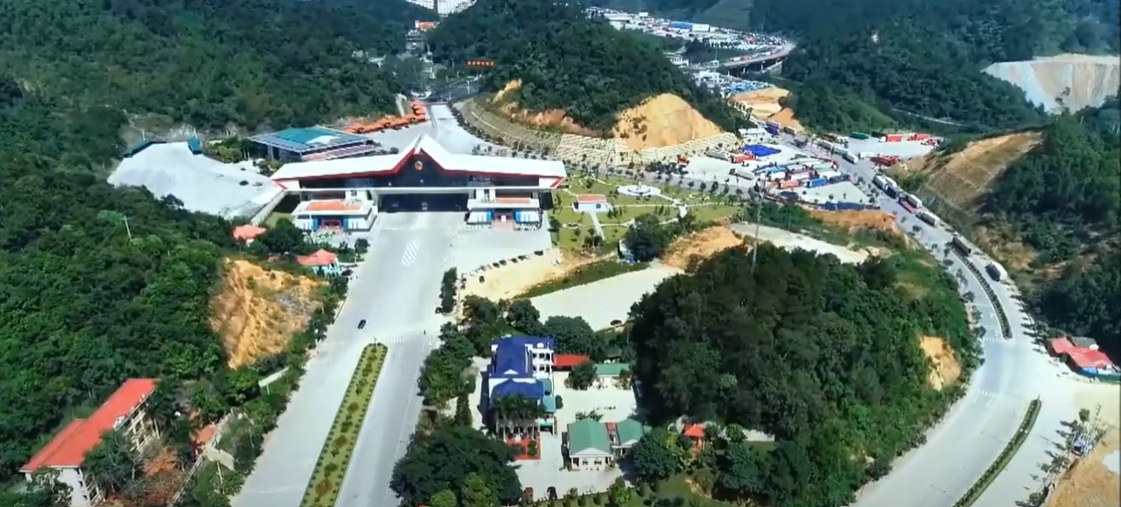 Xây dựng đồng bộ các công trình hạ tầng giao thông tại khu vực biên giới, cửa khẩu -Ảnh: PV Xây dựng đồng bộ các công trình hạ tầng giao thông tại khu vực biên giới, cửa khẩu -Ảnh: PV