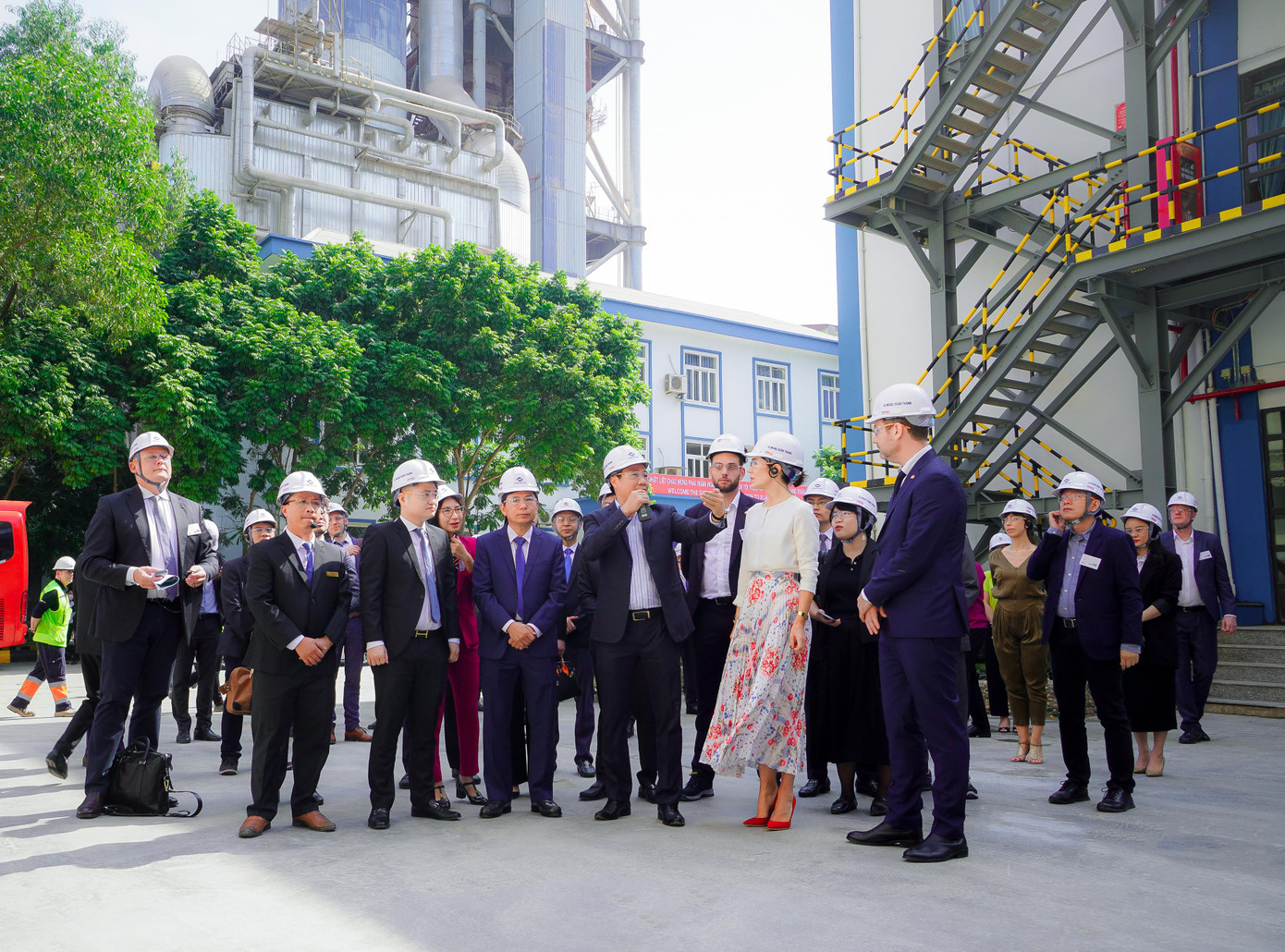 Công nương Mary Elizabeth cùng phái đoàn doanh nghiệp Đan Mạch tham quan nhà máy Công nương Mary Elizabeth cùng phái đoàn doanh nghiệp Đan Mạch tham quan nhà máy