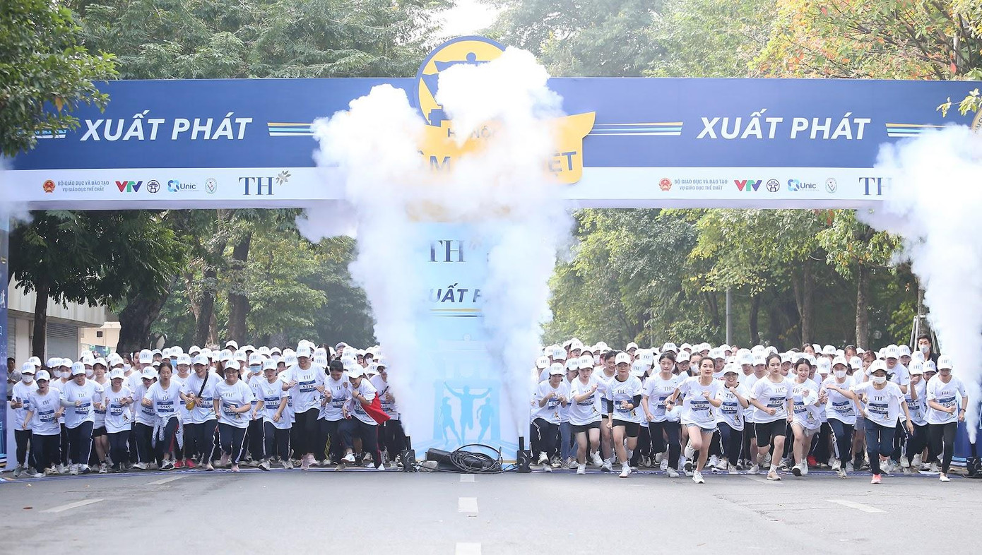 Các bạn học sinh, sinh viên trên đường chạy S-Race tại Hà Nội. Các bạn học sinh, sinh viên trên đường chạy S-Race tại Hà Nội.