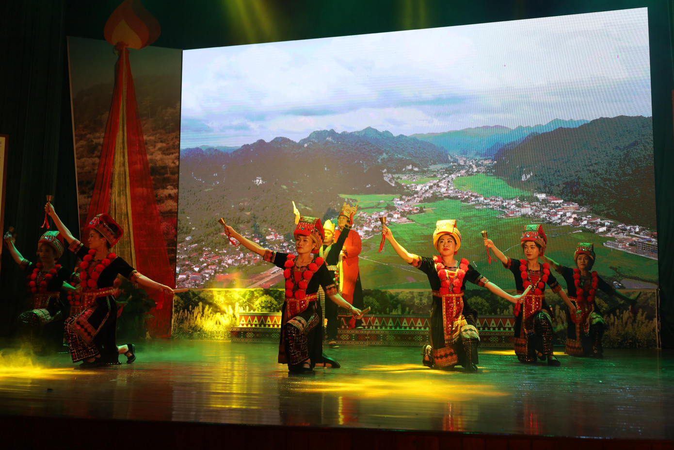 Nét đặc sắc dân ca Xứ Lạng, cuốn hút người xem -Ảnh: Duy Chiến Nét đặc sắc dân ca Xứ Lạng, cuốn hút người xem -Ảnh: Duy Chiến