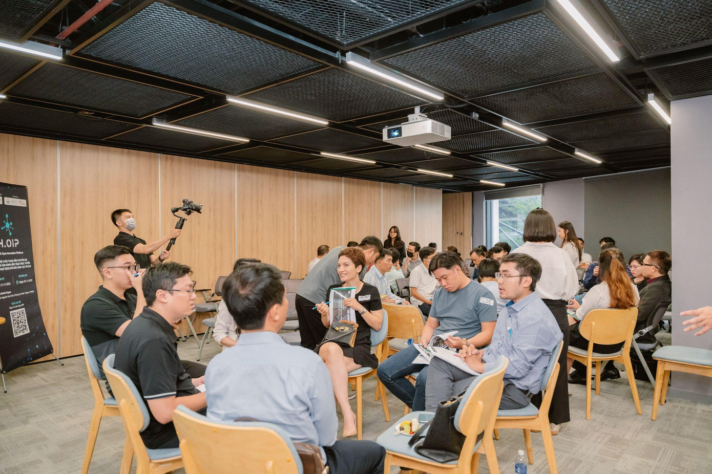 Hoạt động tương tác thảo luận nhóm, lấy phản hồi nhanh từ những đại biểu