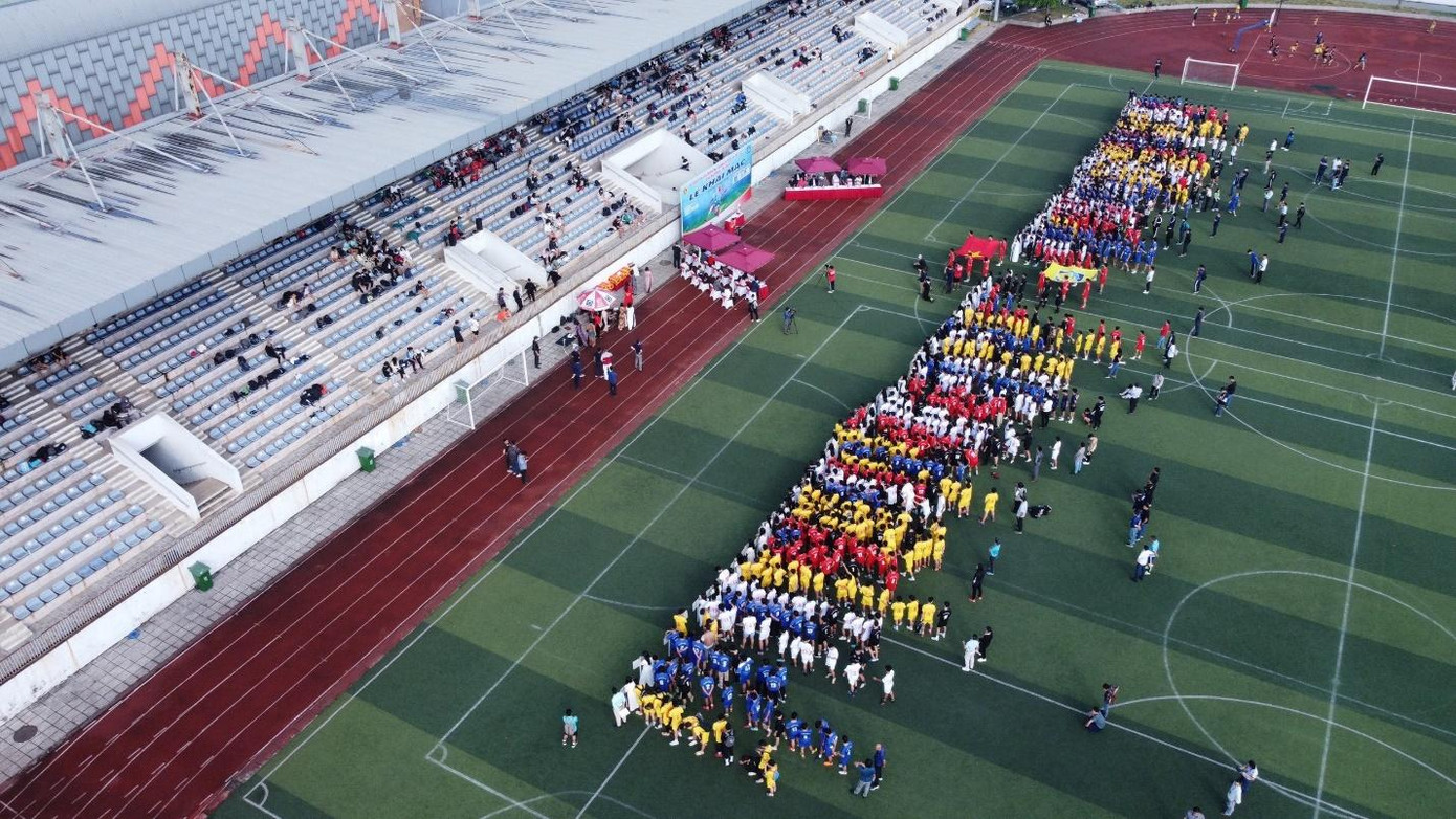 Mùa giải năm 2022 quy tụ 82 đội tuyển thi đấu đến từ 82 trường THPT trên địa bàn Hà Nội Mùa giải năm 2022 quy tụ 82 đội tuyển thi đấu đến từ 82 trường THPT trên địa bàn Hà Nội